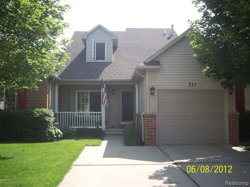 Welcome to 371 Woodfield Square