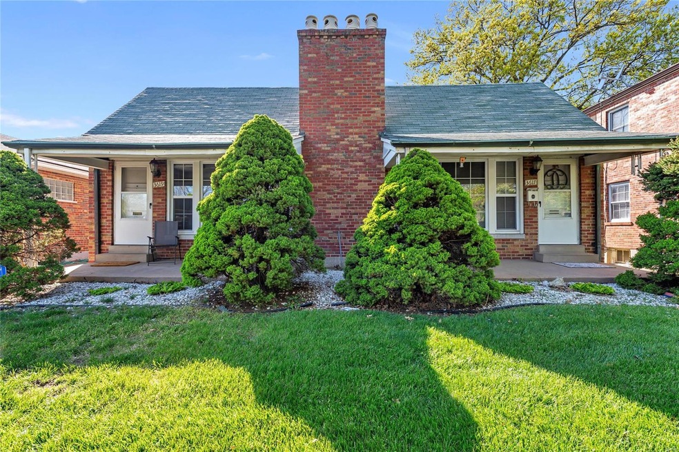The door on the left is the two bedroom unit.  The