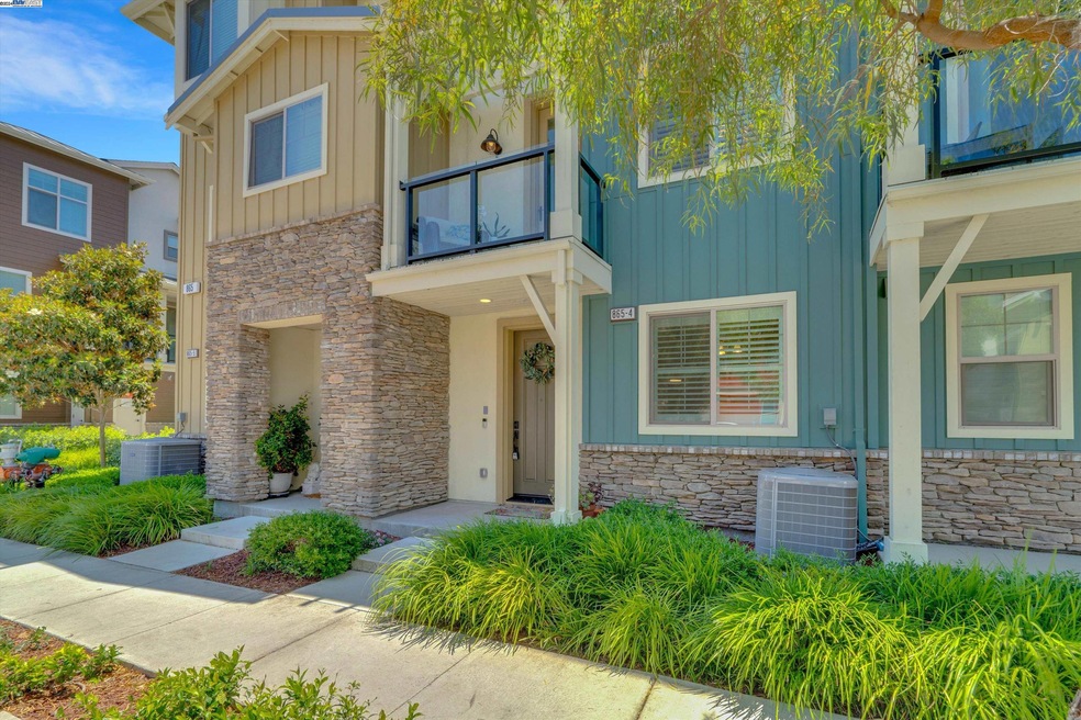 Sold $975,000 • Co-Listing Agent