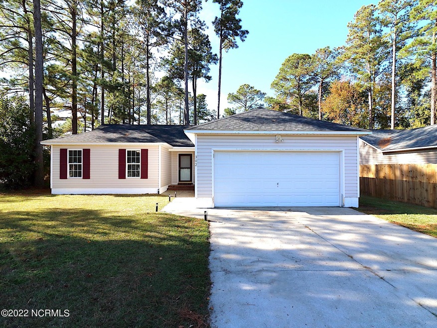 302 Parkwood Dr, Jacksonville, NC 28546 - photo 1