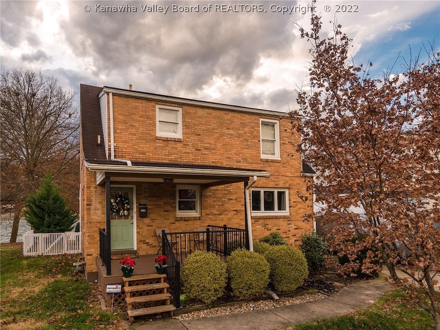 2722 Edwards Cir, Dunbar, WV 25064 - photo 1