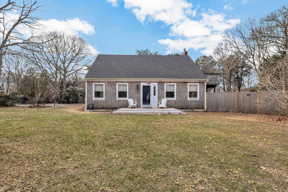 02-Front with lawn