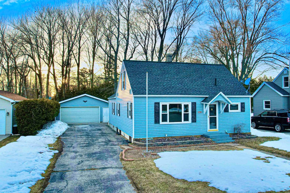 4013 13th St, Menominee, MI 49858 - photo 1