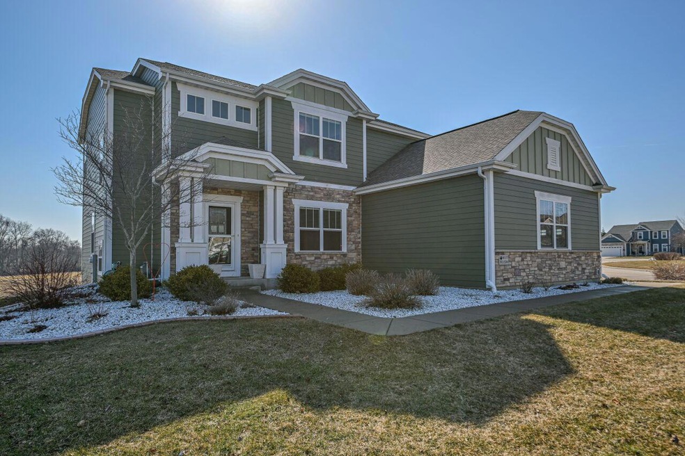 W177N11534 Fairway Ct, Germantown, WI 53022 - photo 1