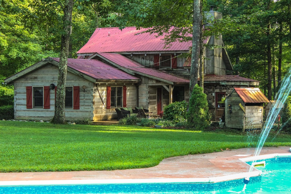 You MUST SEE This 3bdrm/2ba LOG HOME on 5.17 Acres on Dickson, TN