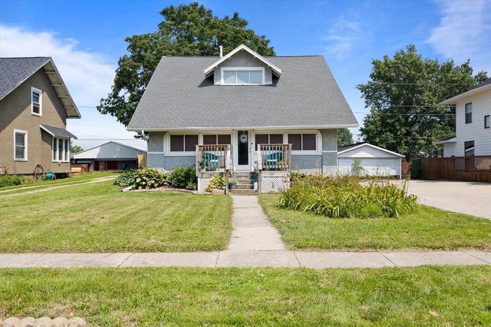 409 S Main St, Baxter, IA 50028 - photo 1