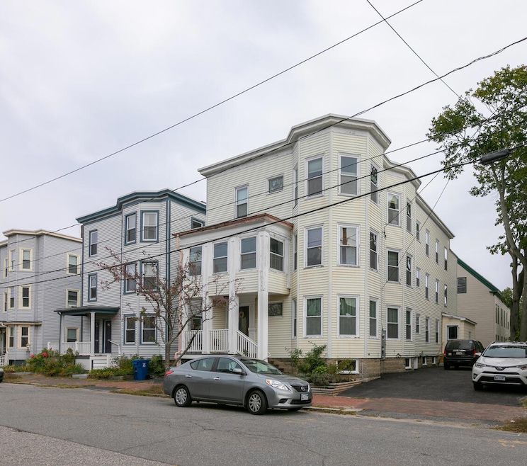 77 Vesper St Portland ME 04101-large-001