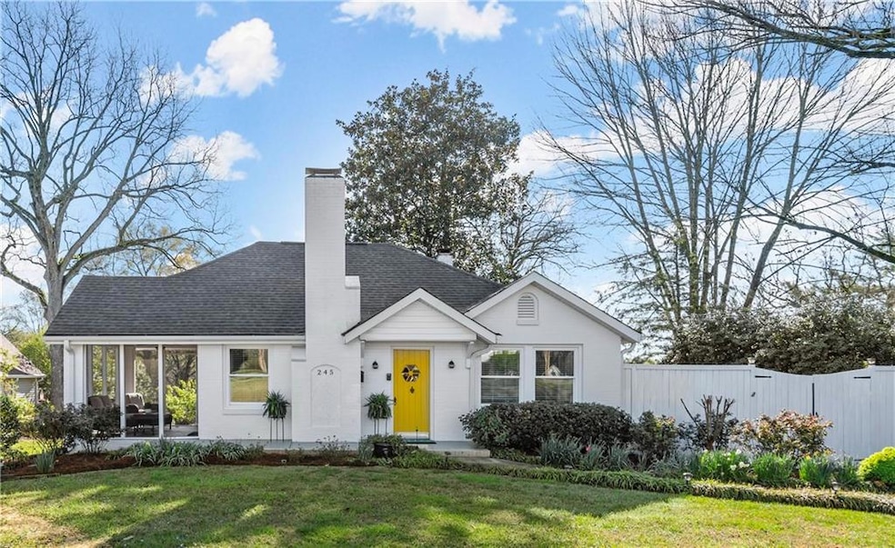 Beautiful 1930's Cottage in the heart of Jasper