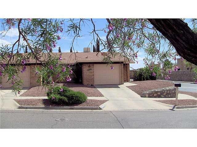 10800 Tom Kite Ct unit B, El Paso, TX 79935 - photo 1