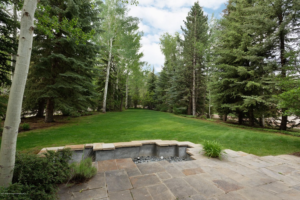805RoaringFork_Crest001