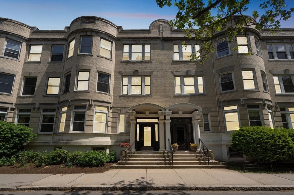 81 Park St unit 1, Brookline, MA 02446 - photo 1