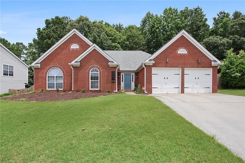 Charming spacious 3 bedrooms ranch home with SPACE
