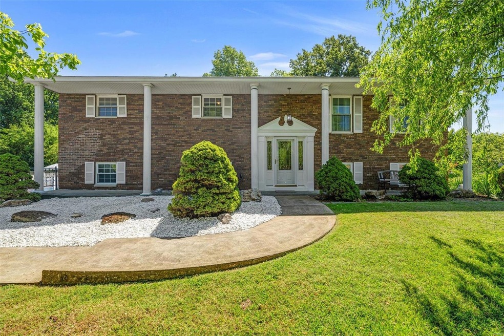 712 Valley Dr, Maryville, IL 62062 - photo 1