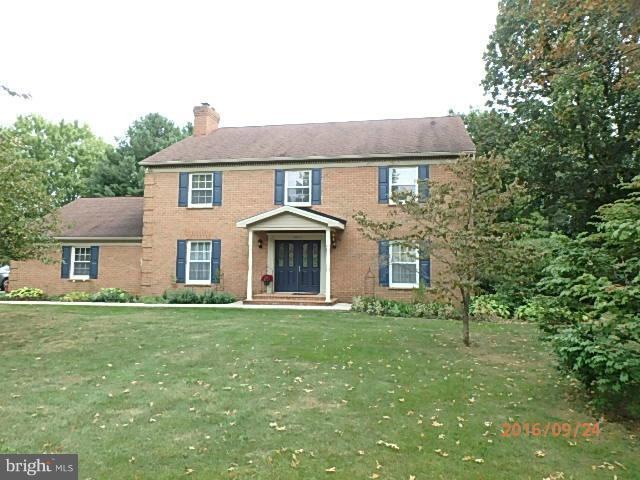 1927 Maplewood Dr, Hagerstown, MD 21740 - photo 1