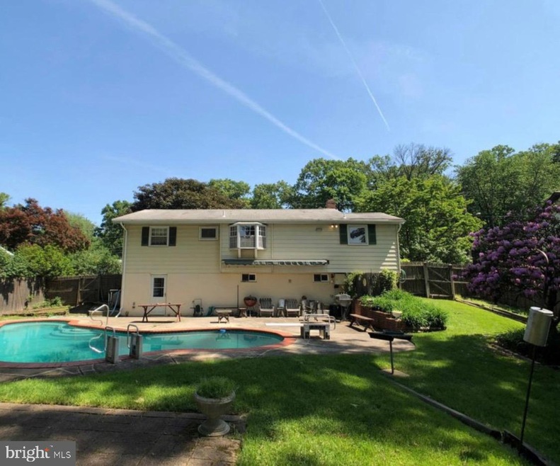 207 Hutton St, Gaithersburg, MD 20877 - photo 1