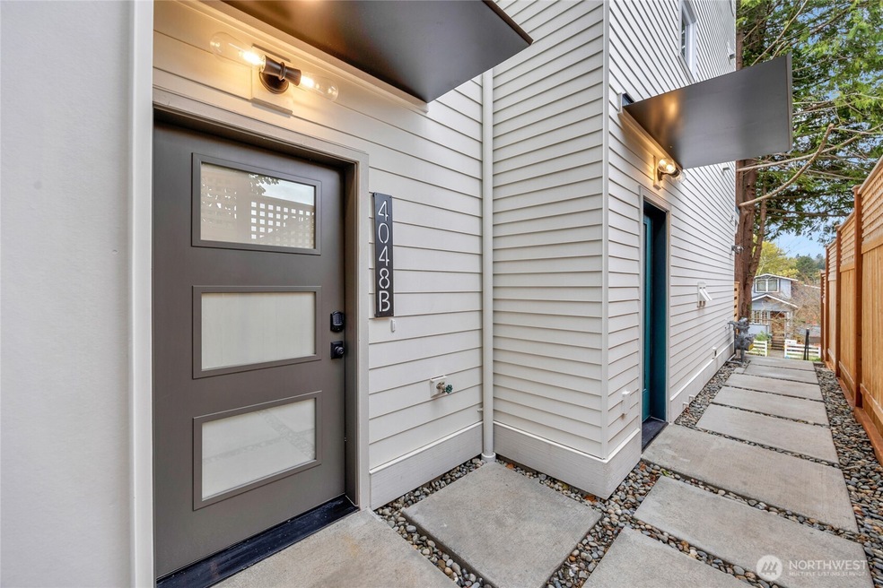 4048 32nd Ave W unit B, Seattle, WA 98199 - photo 1