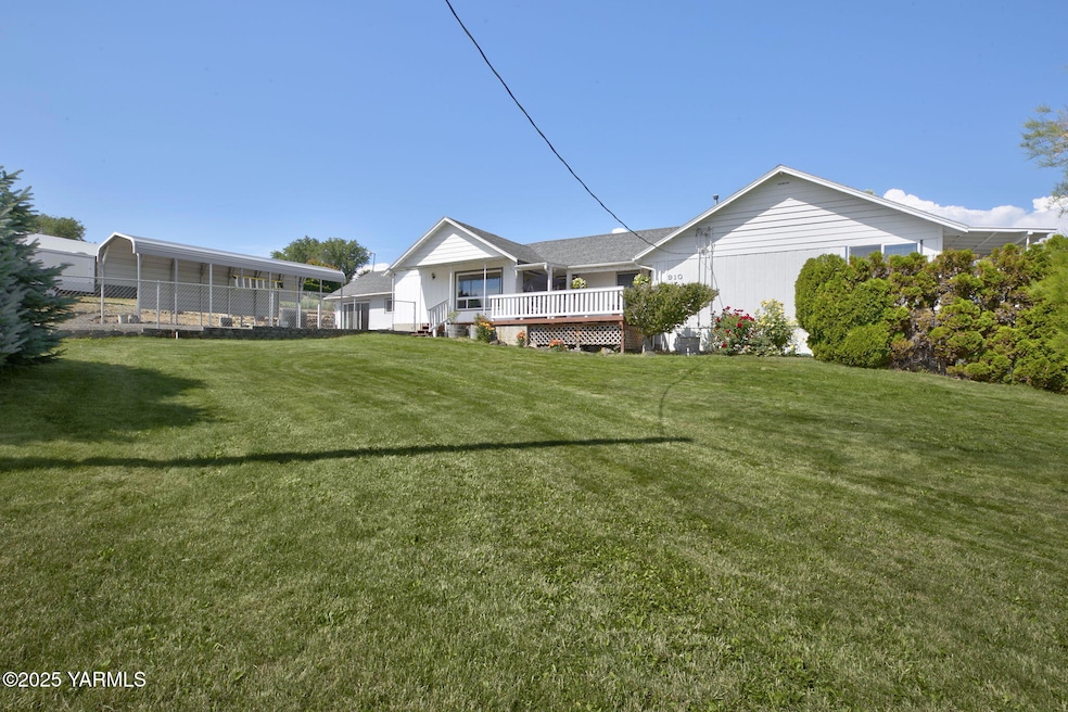 910 Gromore Rd, Yakima, WA 98908 - photo 1