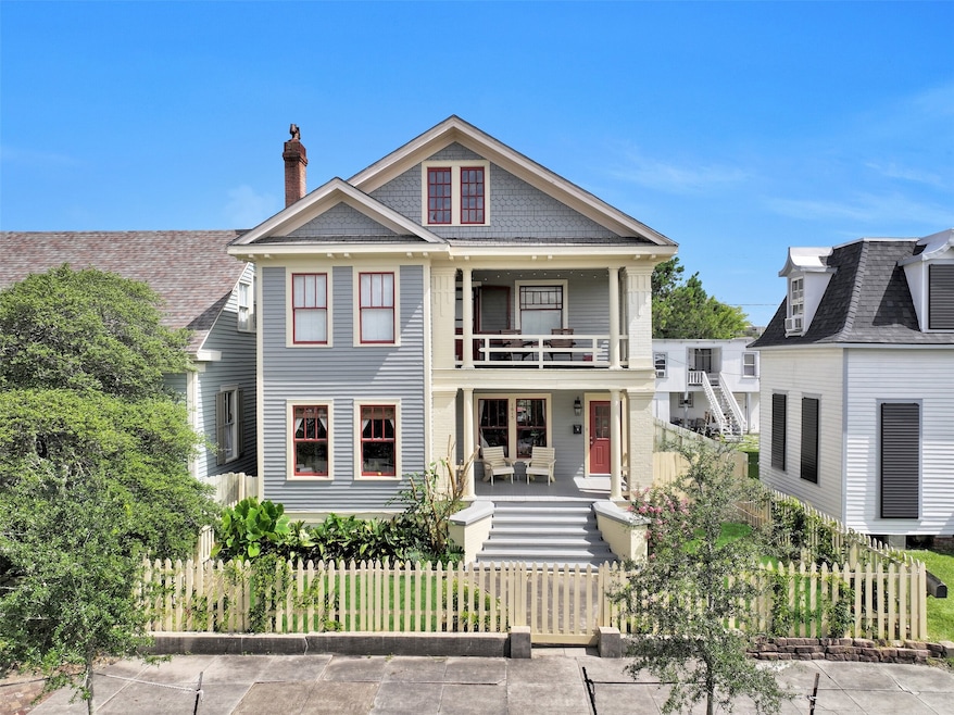 Welcome to 1615 Winnie Street! This quaint propert