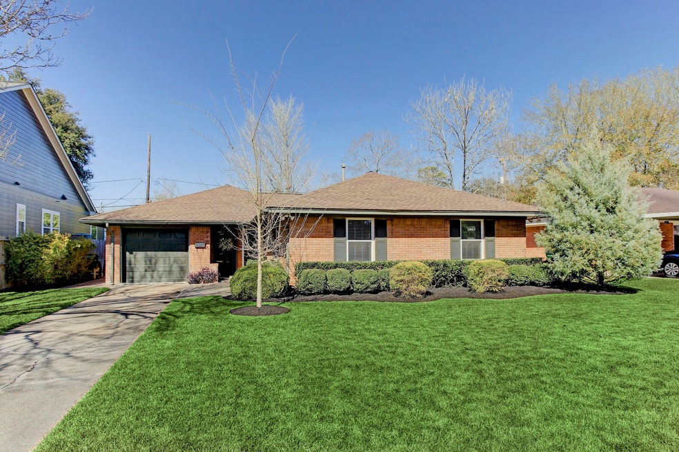 2106 Saxon Dr, Houston, TX 77018 - photo 1