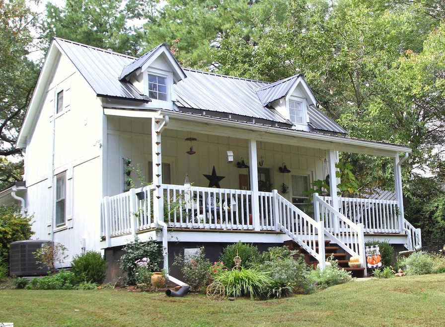 289 Carson St, Tryon, NC 28782 - photo 1