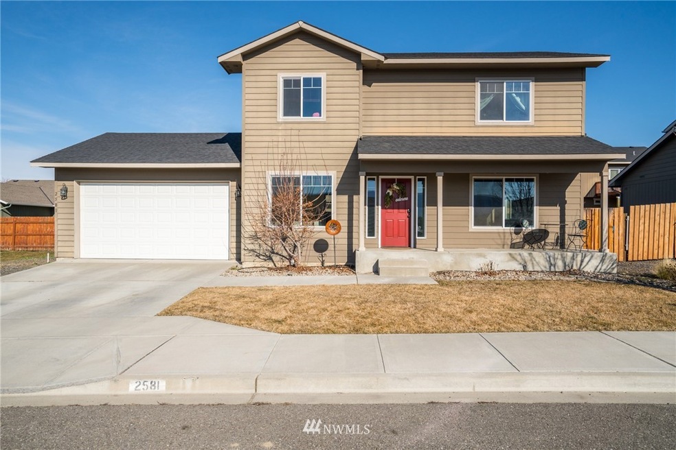 2581 3rd St NE, East Wenatchee, WA 98802 - photo 1