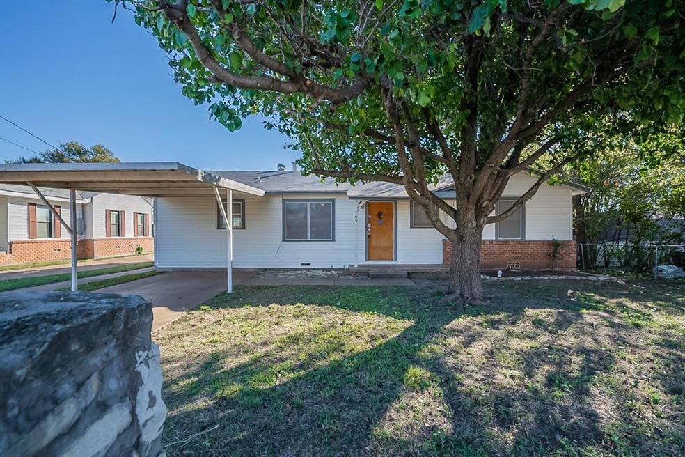 709 Charles St, Weatherford, TX 76086 - photo 1