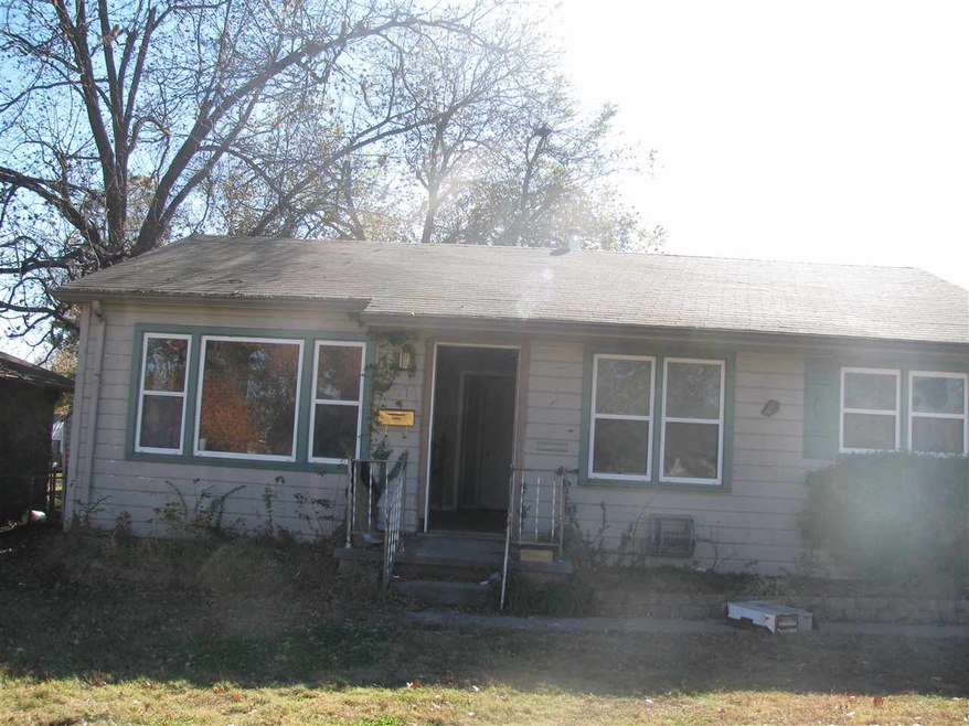 1111 E 6th St, Cushing, OK 74023 - photo 1