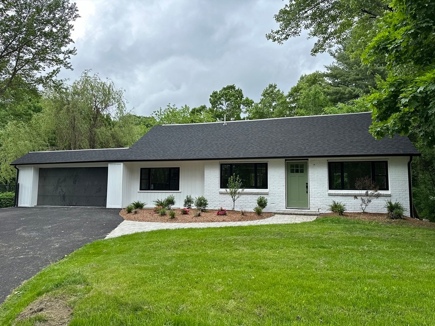 4 Franklin St, Auburn, MA 01501 - photo 1