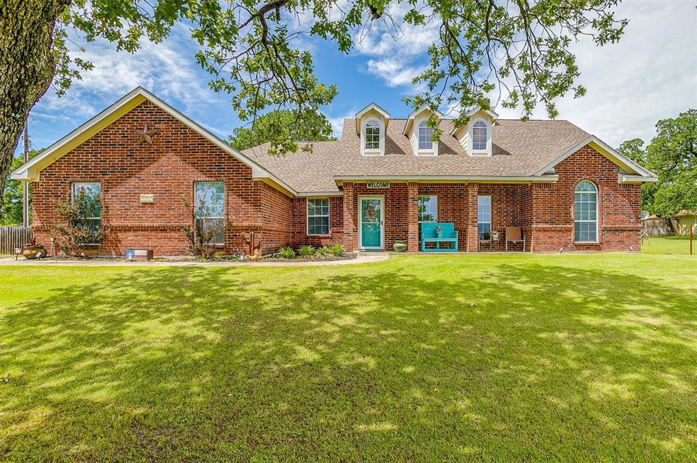 640 Reese Ln, Azle, TX 76020 - photo 1