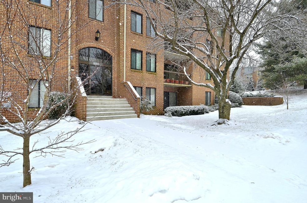 11301 Commonwealth Dr unit 3, Rockville, MD 20852 - photo 1