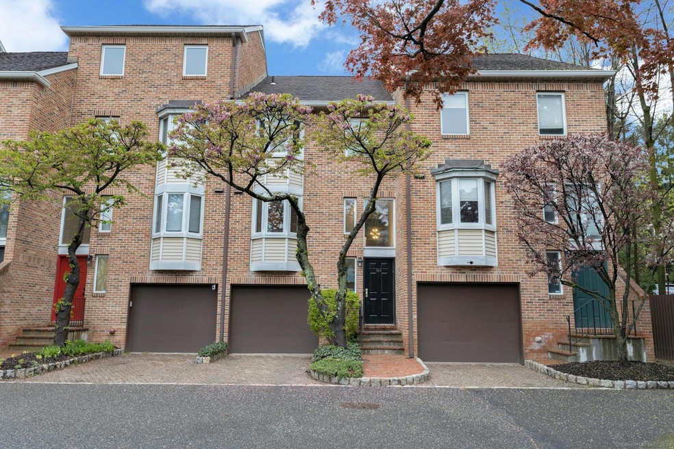 164 Forest St unit 164, Stamford, CT 06901 - photo 1