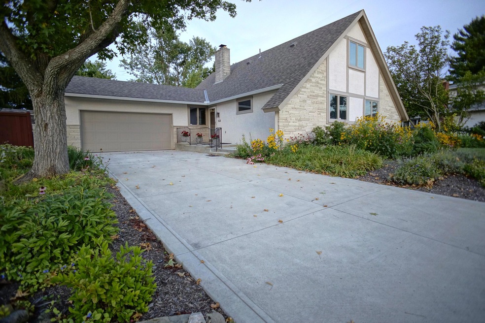 5560 Millington Rd, Columbus, OH 43235 - photo 1