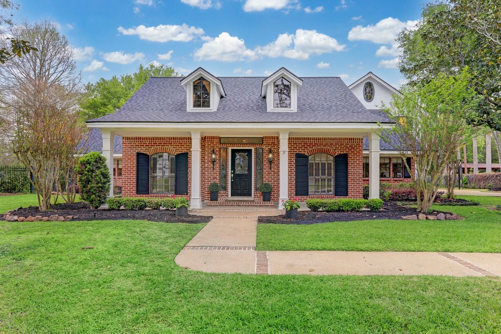 109 Charleston Dr, Friendswood, TX 77546 - photo 1