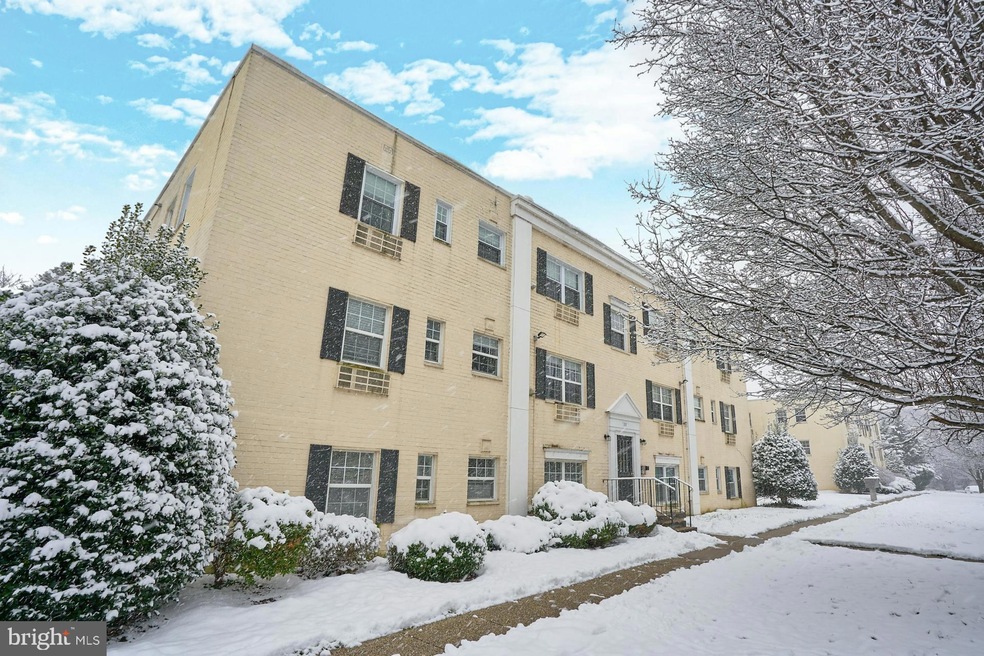 2237 Farrington Ave unit 101, Alexandria, VA 22303 - photo 1