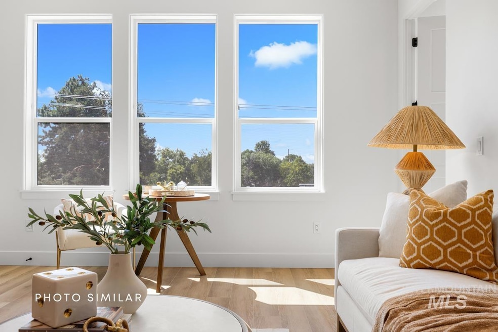 For Sale $908,000 • Co-Listing Agent