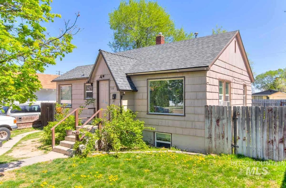 312 S Holly St, Nampa, ID 83686 - photo 1