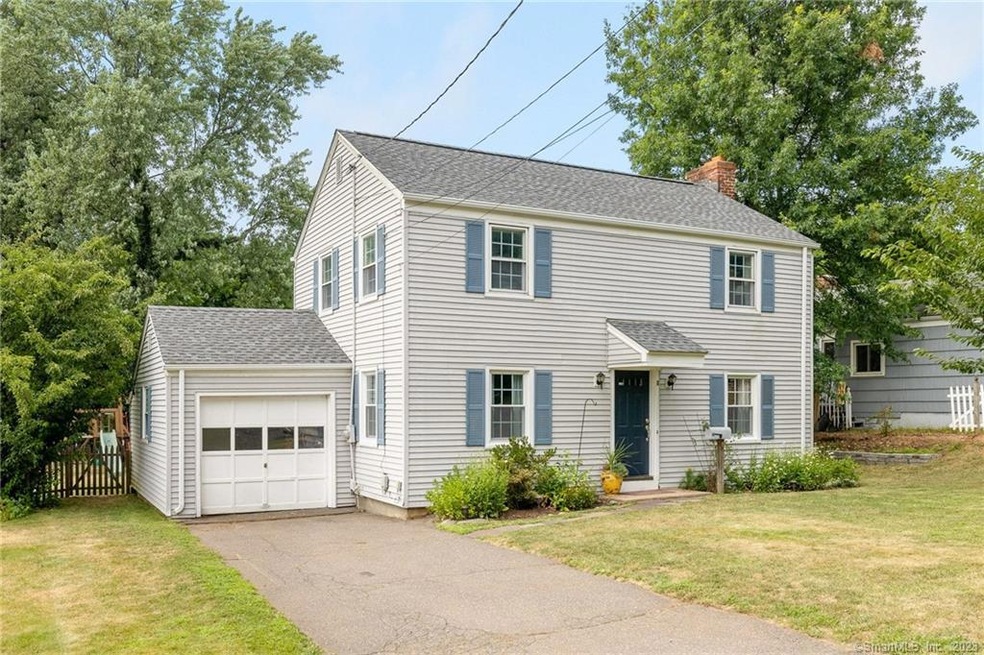 8 Hooker Dr, West Hartford, CT 06107 - photo 1