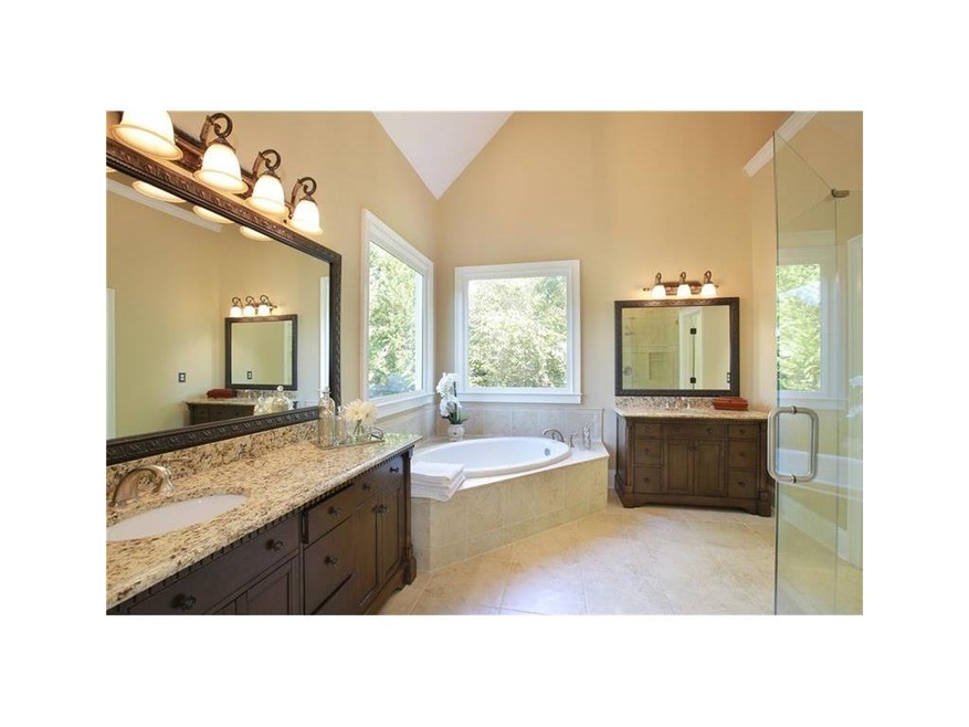 Recently renovated bath!