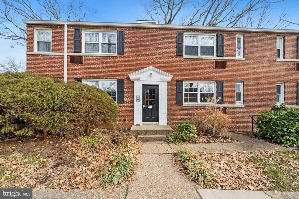 211 N Trenton St unit 2113, Arlington, VA 22203 - photo 1