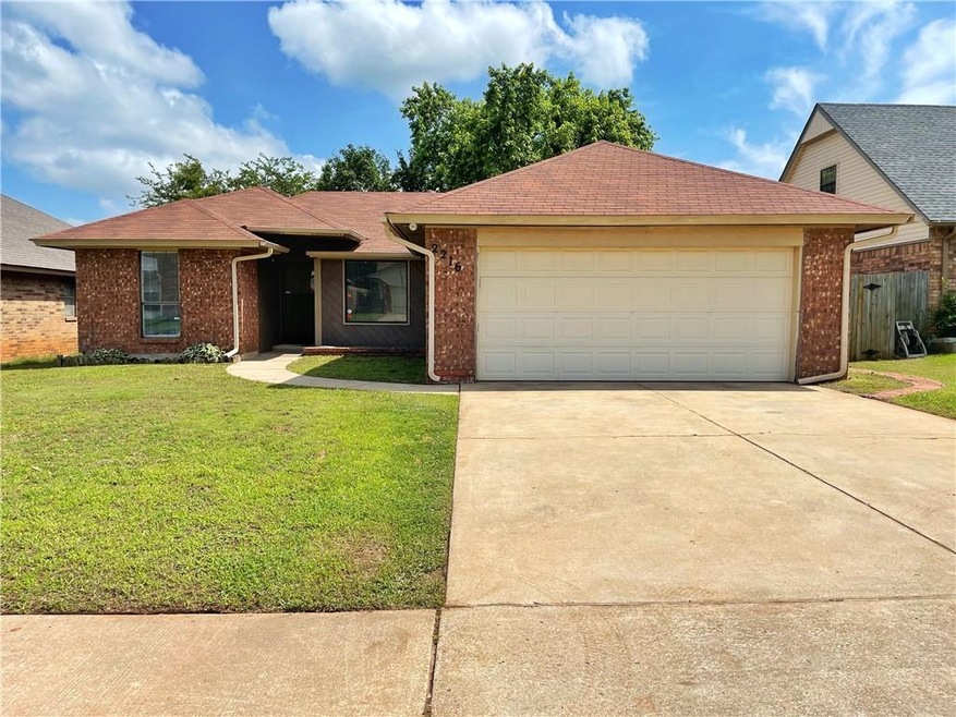 2216 NE 9th St, Moore, OK 73160 - photo 1