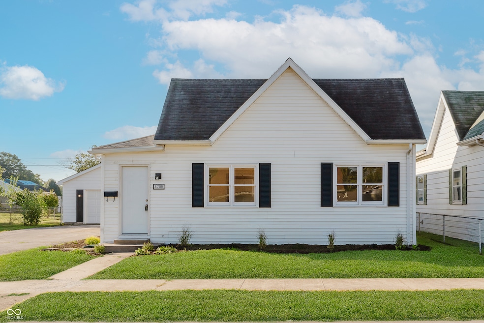 2705 S B St, Elwood, IN 46036 - photo 1