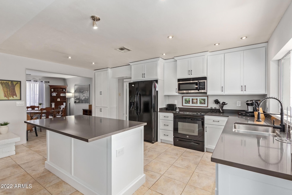 5337 E Gelding Kitchen View 1