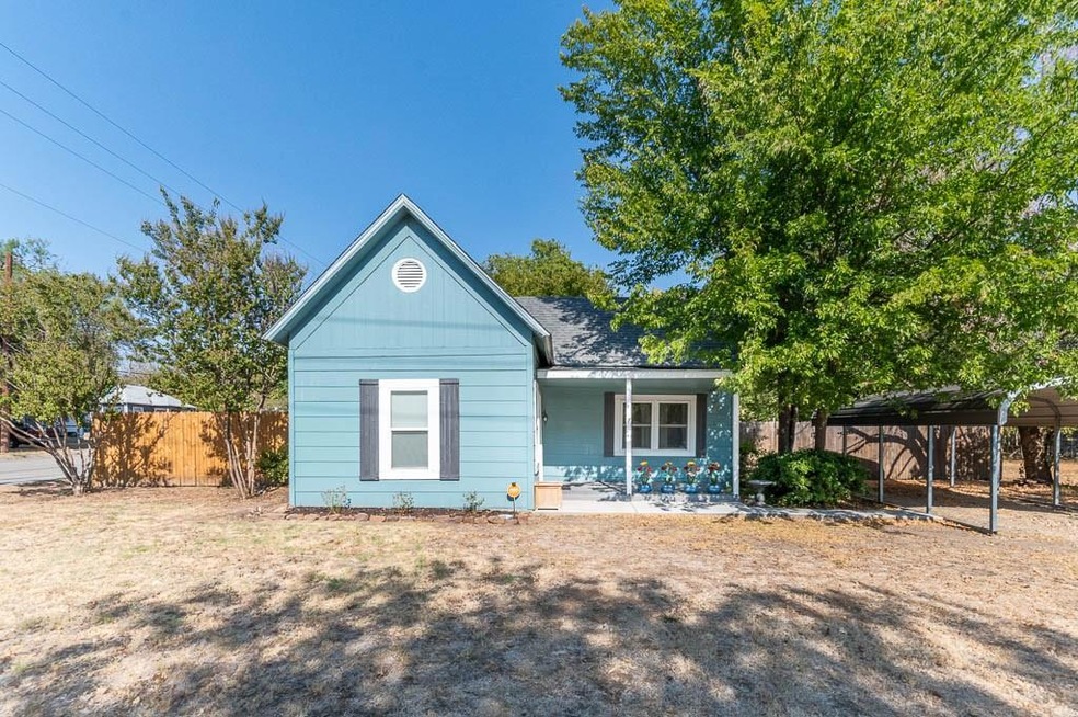 518 N Rusk St, Weatherford, TX 76086 - photo 1