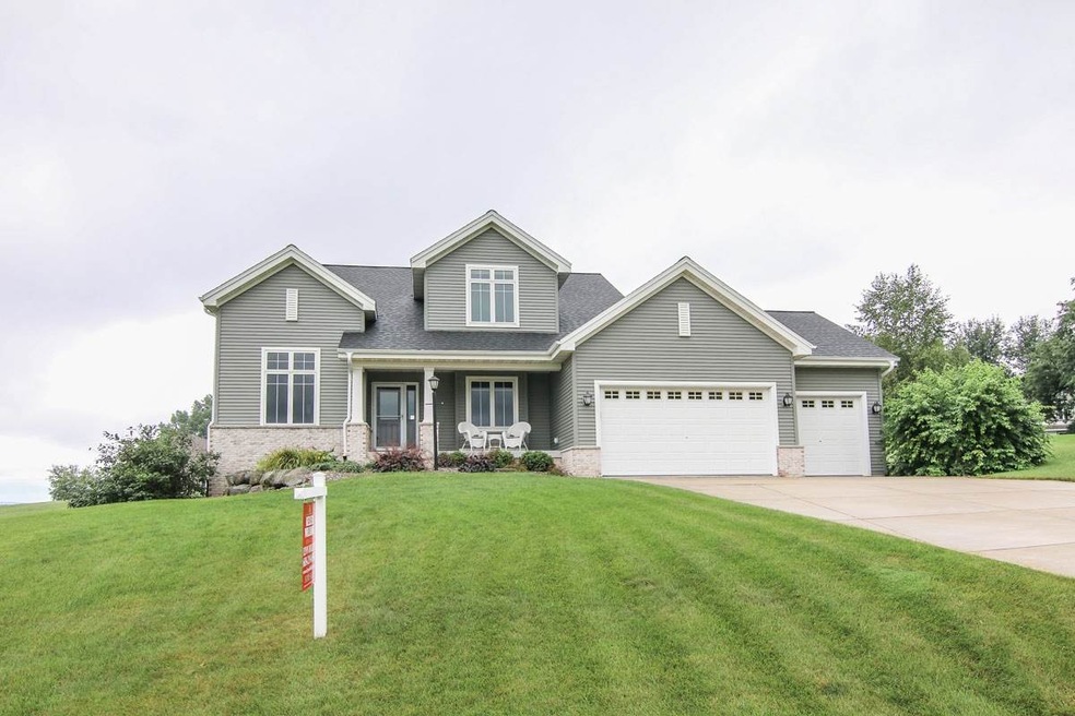 4959 Highwood Cir, Middleton, WI 53562 - photo 1