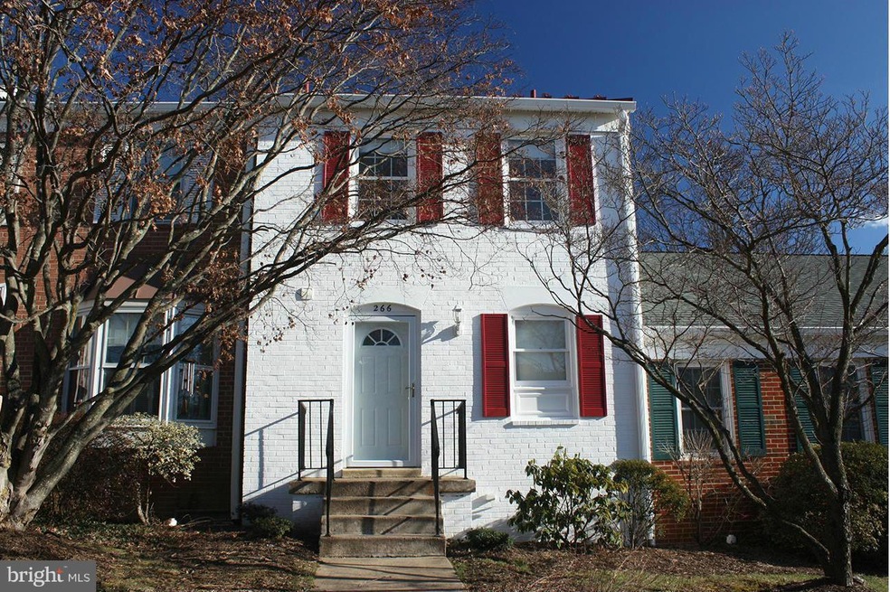 266 Fairfield Dr, Warrenton, VA 20186 - photo 1