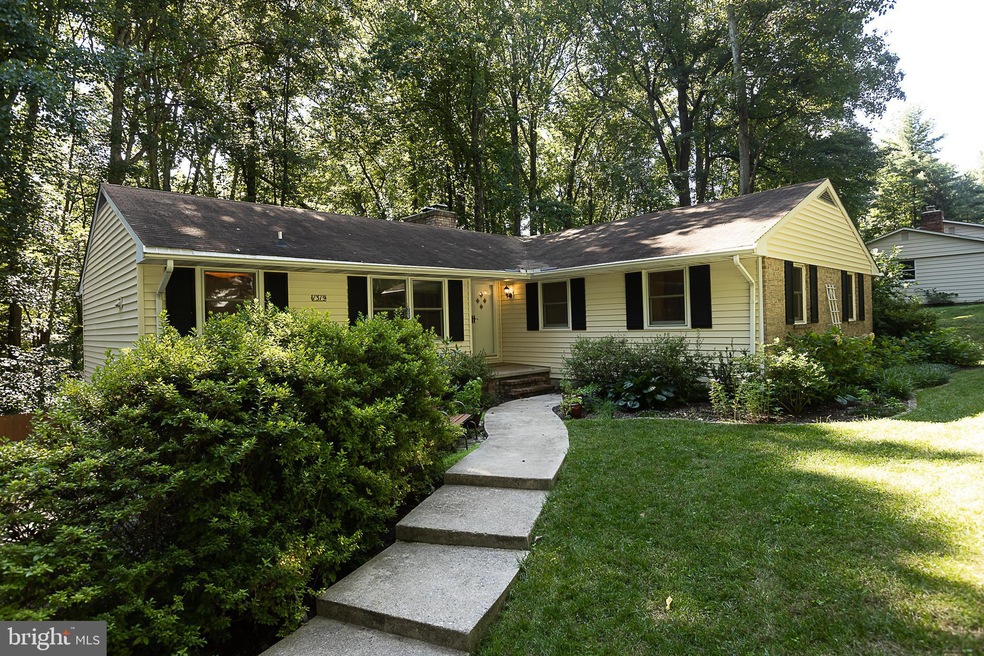 1319 Woodridge Ln, Sykesville, MD 21784 - photo 1