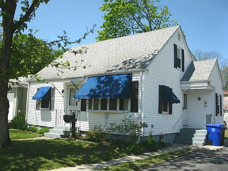 Exterior Front. Clean and well cared for Cape, vin