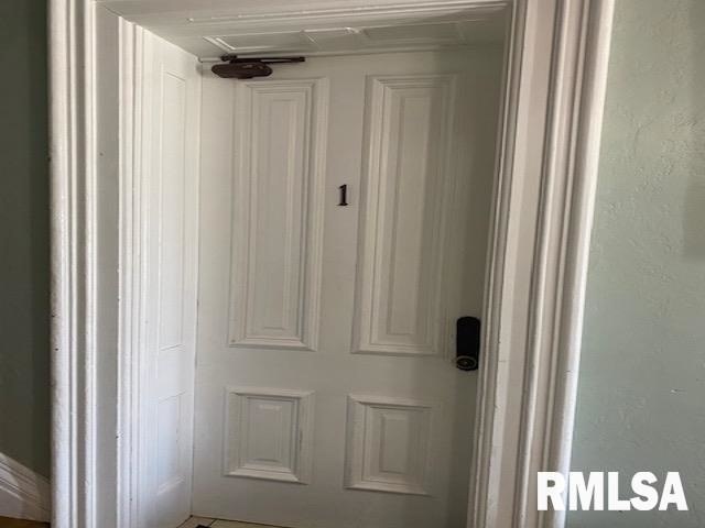 208 E 11th St, Davenport, IA 52803 - photo 1