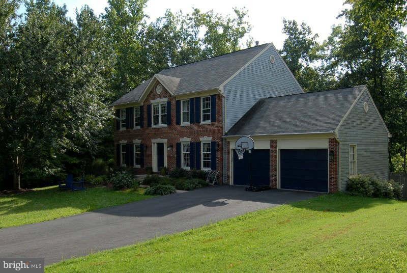 7828 Lakeland Valley Dr, Springfield, VA 22153 - photo 1