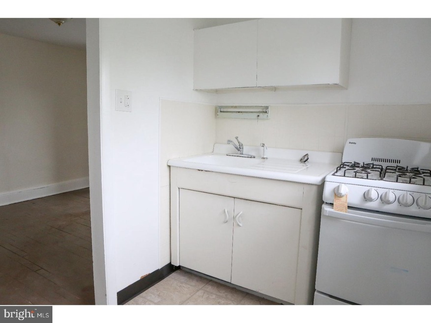 524 Macdade Blvd unit 3RD FL, Darby, PA 19023 - photo 1